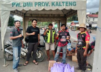 PWI Barito Timur Salurkan Bahan Makanan untuk Relawan Gabungan