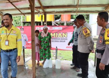 Peresmian Fasilitas Air Bersih di Desa Juru Banu oleh Kapolres Bartim