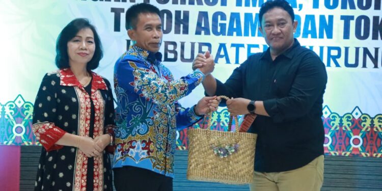 Wakil Gubernur (Wagub) Kalteng, H.Edy Pratowo, memberikan dukungan dan semangat bagi Pemerintah Kabupaten Murung Raya yang baru saja mengalami dampak banjir.
