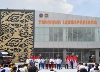 Presiden Jokowi meresmikan Terminal Leuwipanjang dan Terminal Banjar, di Jawa Barat, Sabtu (03/02/2024). (Foto: Humas Setkab)
