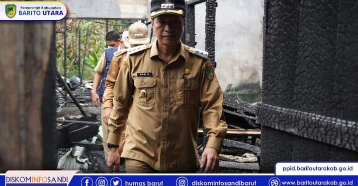 Pj Bupati Barito Utara Serahkan Bantuan Korban Kebakaran