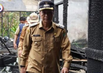 Pj Bupati Barito Utara Serahkan Bantuan Korban Kebakaran