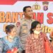 Bantuan Sosial Polres Bartim di Desa Haringen mendapat respon positif.