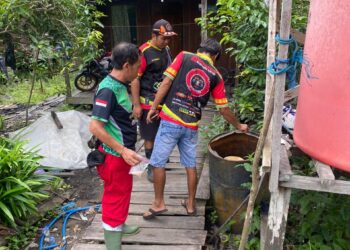 Upaya pencegahan dengan semangat gotong royong melakukan pembersihan tempat penampungan dan menaburkan bubut abate