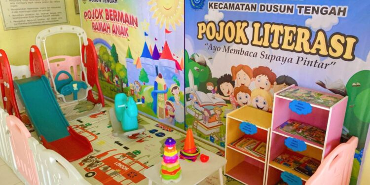 Pojok Bermain Anak dan Literasi Kecamatan Dusun Tengah