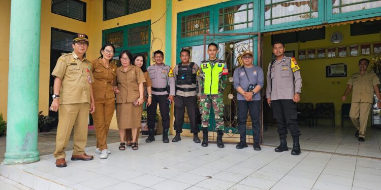 Pastikan Berjalan Lancar, Sekda Barito Timur Cek Logistik Pemilu di Kecamatan