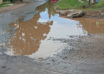 Miris, Setiap Hujan Air Meluber Tanpa Penanganan di Jalan Negara Desa Jaweten