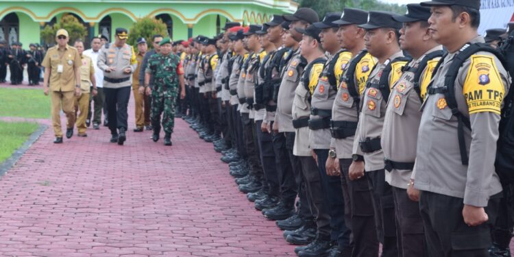 Personil TNI – Polri di Kabupaten Gunung Mas Diterjunkan untuk Pengamanan TPS