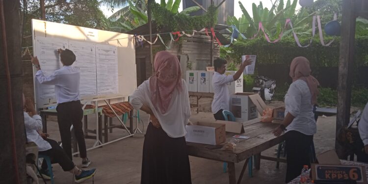 Prabowo –  Gibran Unggul di TPS 01 Tamiang Layang