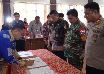 Pj Bupati Barito Timur Teken NPHD Dana Pengamanan Pilkada 2024