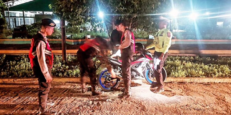 Satsamapta Polres Barito Timur Lakukan Patroli Perintis Presisi untuk Menjaga Keamanan Malam