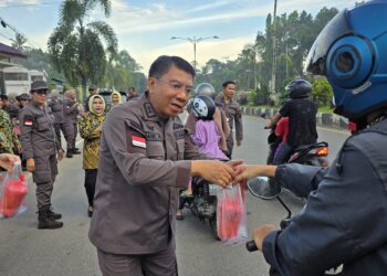 Kejari dan IAD di Barito Timur Bagi – Bagi Takjil
