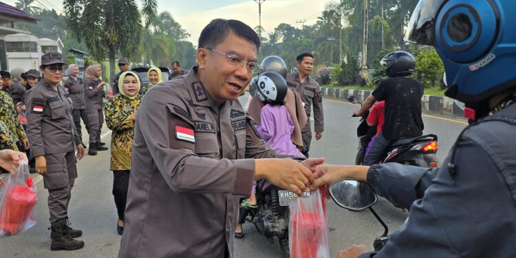 Kejari dan IAD di Barito Timur Bagi – Bagi Takjil