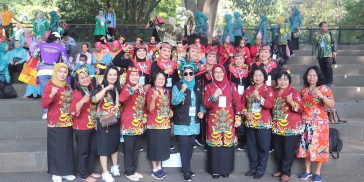 Pj Ketua TP PKK Barito Timur Hadiri HUT Ke – 44 Dekranas dan HKG Ke – 52 PKK di Solo