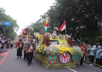 Dekranasda Barito Timur Raih Juara 2 Parade Mobil Hias Kriya dan Budaya Tingkat Nasional