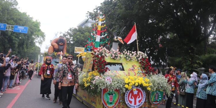 Dekranasda Barito Timur Raih Juara 2 Parade Mobil Hias Kriya dan Budaya Tingkat Nasional