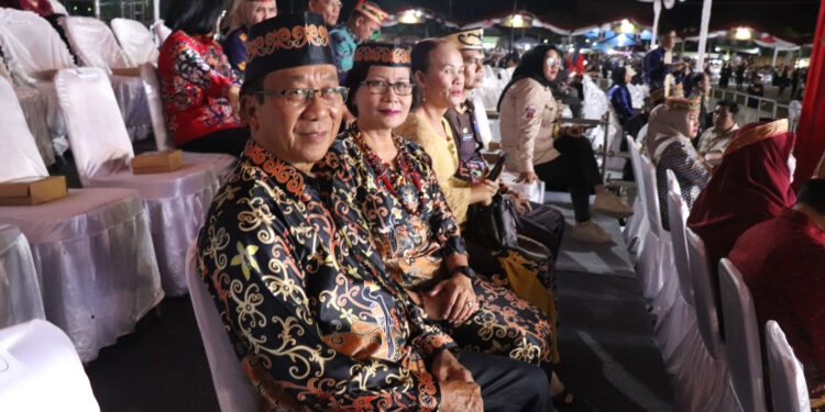 Sekda Bartim Hadiri Pembukaan Festival Budaya Isen Mulang di Palangka Raya