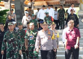 Kapolri dan Kapolda Bali Dampingi Presiden RI Bersama Delegasi KTT World Water Forum Ke-10 ke Tahura Mangrove