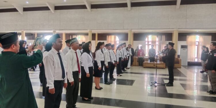 Ketua Bawaslu Barito Timur Lantik Panwascam Sepuluh Kecamatan untuk Pilkada 2024