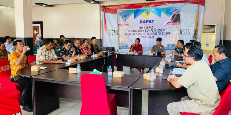 Mediasi antara masyarakat dan PT ASL yang dilaksanakan oleh Tim Penanganan Konflik Sosial (TPKS) Barito Timur, Kamis (30/5/2024).