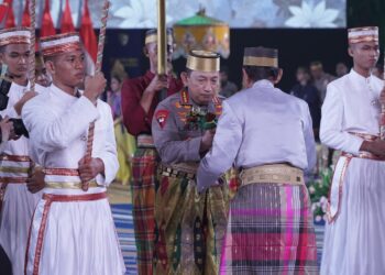 Kapolri Jenderal Listyo Sigit Prabowo Dianugerahi Gelar Adat Pusaka di Sulawesi Selatan