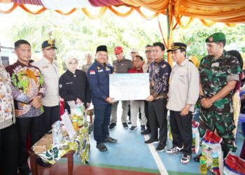 Pemprov Kalteng Serahkan 20 Ekor Sapi untuk Kurban dan Gelar Pasar Murah di Barito Timur