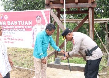 Kapolres Barito Timur Berikan Bantuan Sarana Air Bersih untuk Langgar Al-Fallah