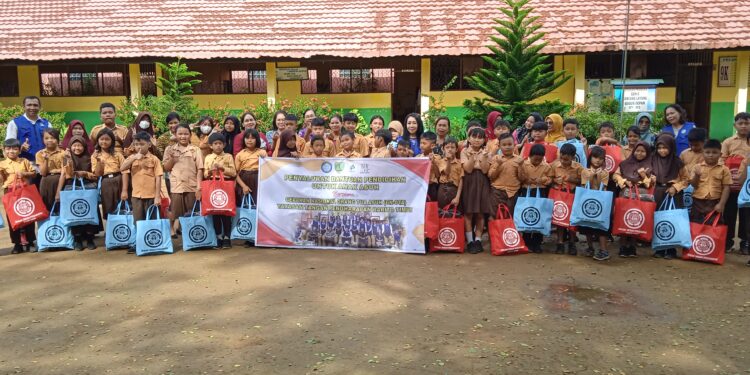 GNOTA Barito Timur Salurkan Bantuan untuk Siswa SDN 5 Tamiang Layang