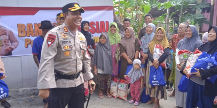 Polres Barito Timur Distribusikan 200 Paket Sembako Gratis di Ampah Kota
