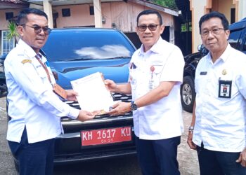 Pemkab Barito Timur Serahkan Mobil Dinas Baru untuk Meningkatkan Pelayanan Publik