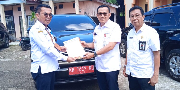 Pemkab Barito Timur Serahkan Mobil Dinas Baru untuk Meningkatkan Pelayanan Publik