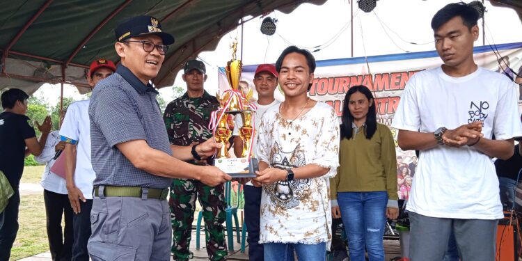 Tutup Turnamen Volleyball Desa Murutuwu, Pj Bupati Bartim Dorong Pengembangan Embrio Berorganisasi