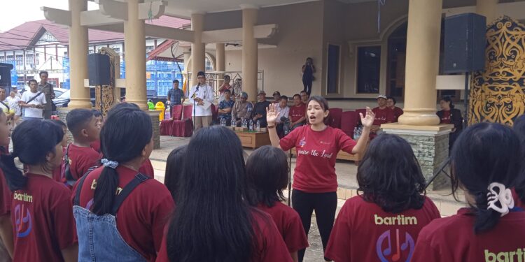 Kontingen Barito Timur Dilepas untuk Ikuti Pesparawi XVII Tingkat Provinsi Kalteng di Pulang Pisau