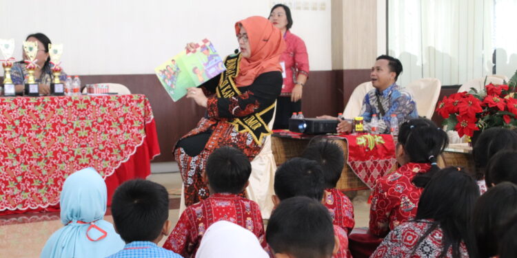 Bunda Literasi Barito Timur Ajak Warga Gemar Membaca