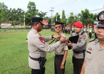 13 Personel Polres Barito Timur Naik Pangkat