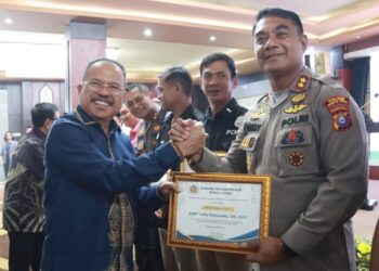 Kapolres Bartim Terima Penghargaan dari PWI untuk Dedikasi terhadap Dunia Jurnalistik