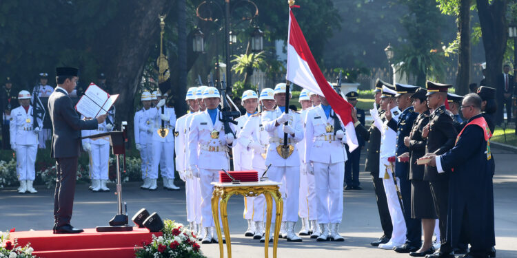 Presiden Jokowi Lantik 906 Calon Perwira TNI-Polri di Istana Merdeka