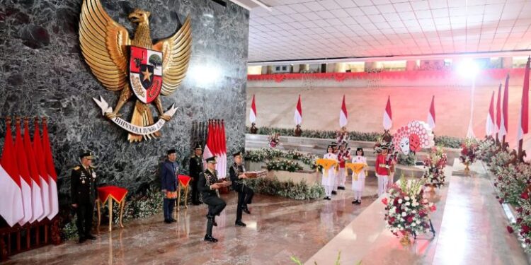 Sejarah Baru: Kirab Bendera Sang Merah Putih dan Teks Proklamasi dari Monas ke IKN