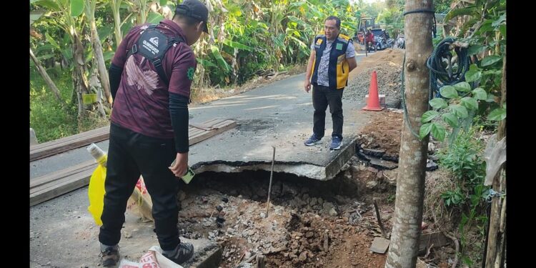 PUPR Perkim Barito Timur Respon Ambruknya Gorong-Gorong  di Jalan Penghubung Desa