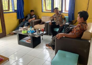 Bhabinkamtibmas Desa Betang Nalong Ajak Warga Aktifkan Siskamling