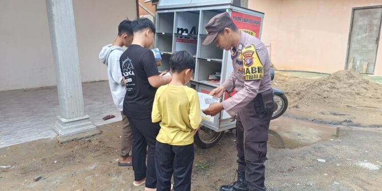Bhabinkamtibmas Desa Bangkirayen Promosikan Budaya Membaca untuk Tingkatkan Pendidikan