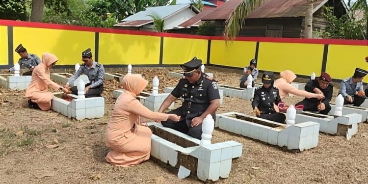 Rutan Tamiang Layang Gelar Upacara Tabur Bunga untuk Menghormati Jasa Para Pahlawan
