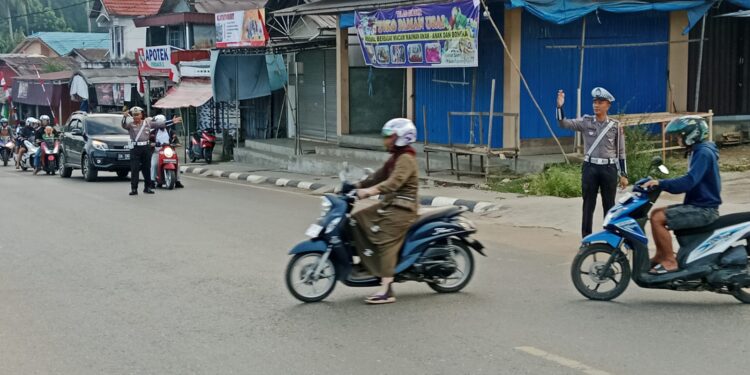 Polantas di Barito Timur Gelar Edukasi dan Pengaturan Lalu Lintas di Tamiang Layang