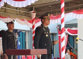 Kapolres Bartim Pimpin Upacara Penurunan Bendera Merah Putih, Peringatan HUT ke-79 RI