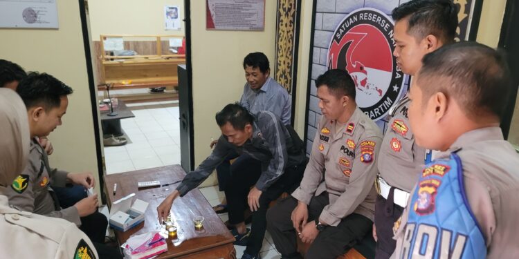Polres Barito Timur Gelar Tes Urine Mendadak, Pastikan Anggota Bebas Narkoba
