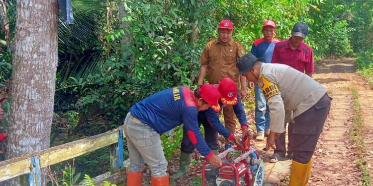 Polsek Patangkep Tutui Latih Masyarakat Desa Kambitin Cegah Kebakaran Hutan