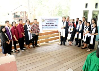 Sekda Barito Timur Resmikan Gedung Pastori dan Buka Pembekalan Pekerja Gereja di Jemaat GKE Jaar