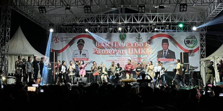 Bila Amora Sukses Bius Pengunjung di Malam Pembukaan Bartim Expo