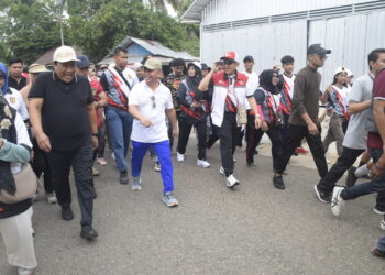 Ribuan Warga Barito Timur Antusias Ikuti Jalan Sehat Berkah, Gubernur Bagikan Hadiah Umroh