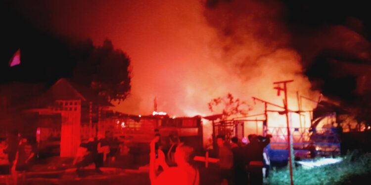 Dua Bangunan di Kilometer 42 Taniran Hangus Terbakar